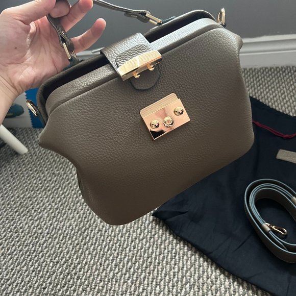 Tefia Leather Doctor Bag - Picture 3 of 5